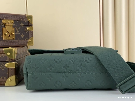 First bag LOUIS VUITTON Messenger-28*16*10cm S-Cape 0724